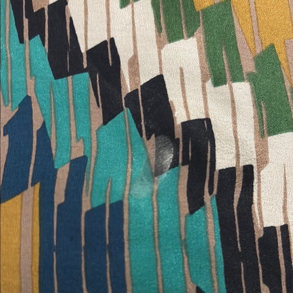 Geometric Pattern Silk Scarf - Picture 4 of 6